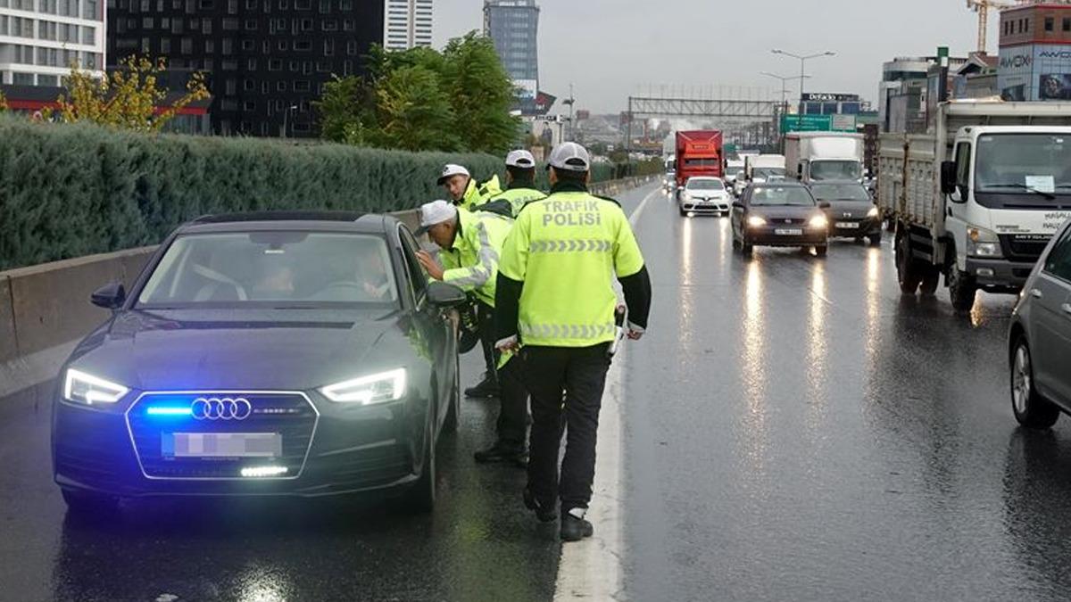 Çakarlı araç kullanan gazeteciler kimler? Olay iddia! İsim isim saydı: Ahmet Hakan, Ferhat Murat, Candaş Tolga Işık, Hadi Özışık - Güncel Haberler