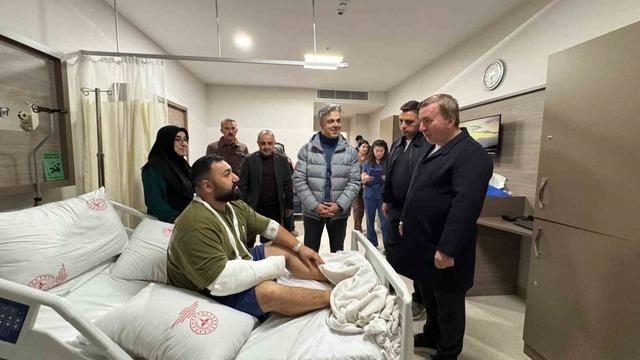 Vali Aydoğdu’dan hastalara moral ziyareti