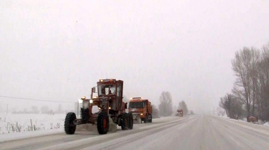 Erzincan&rsquo;ın y&uuml;ksek kesimlerinde kar yağışı etkili oldu