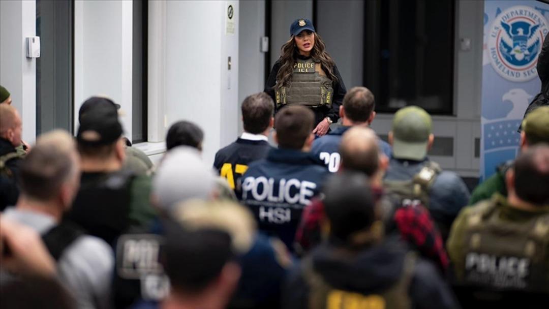 ABD İç Güvenlik Bakanı, Venezuelalı göçmenlerin sınır dışı edilmesini onayladı 1
