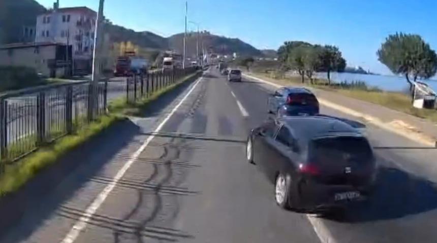 Trabzon&rsquo;da kazaya davetiye &ccedil;ıkartan yollar ve s&uuml;r&uuml;c&uuml;ler ara&ccedil; kameralarına yansıdı