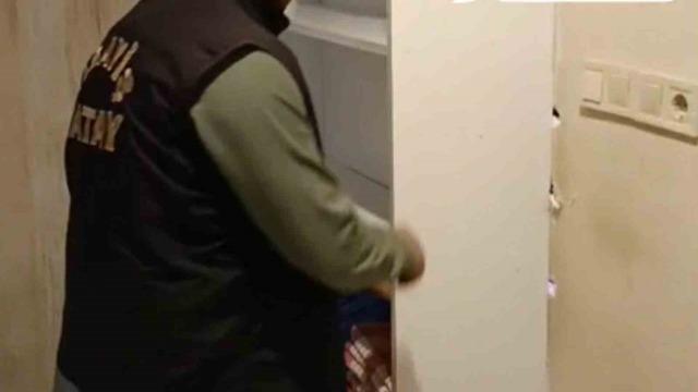 Masaj salonunda fuhşa sürüklenen 9 yabancı uyruklu kadın gizli bölmeden çıktı