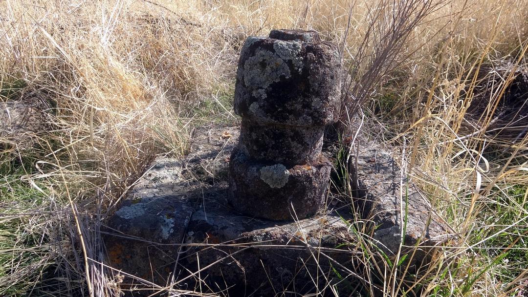 Defineciler talan etti! Altın bulmak i&ccedil;in 600 yıllık mezarı kazdılar: Kemik &ccedil;ıkardılar 10