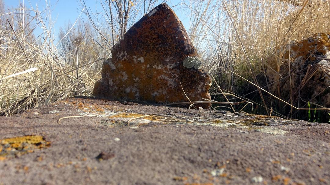 Defineciler talan etti! Altın bulmak i&ccedil;in 600 yıllık mezarı kazdılar: Kemik &ccedil;ıkardılar 6