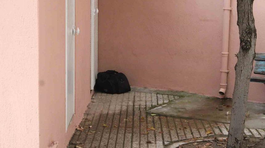 Camii avlusunda şüpheli çanta paniği