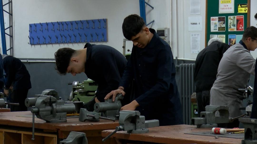 Lisede üretip 27 ülkeye ihraç ediyorlar!   2