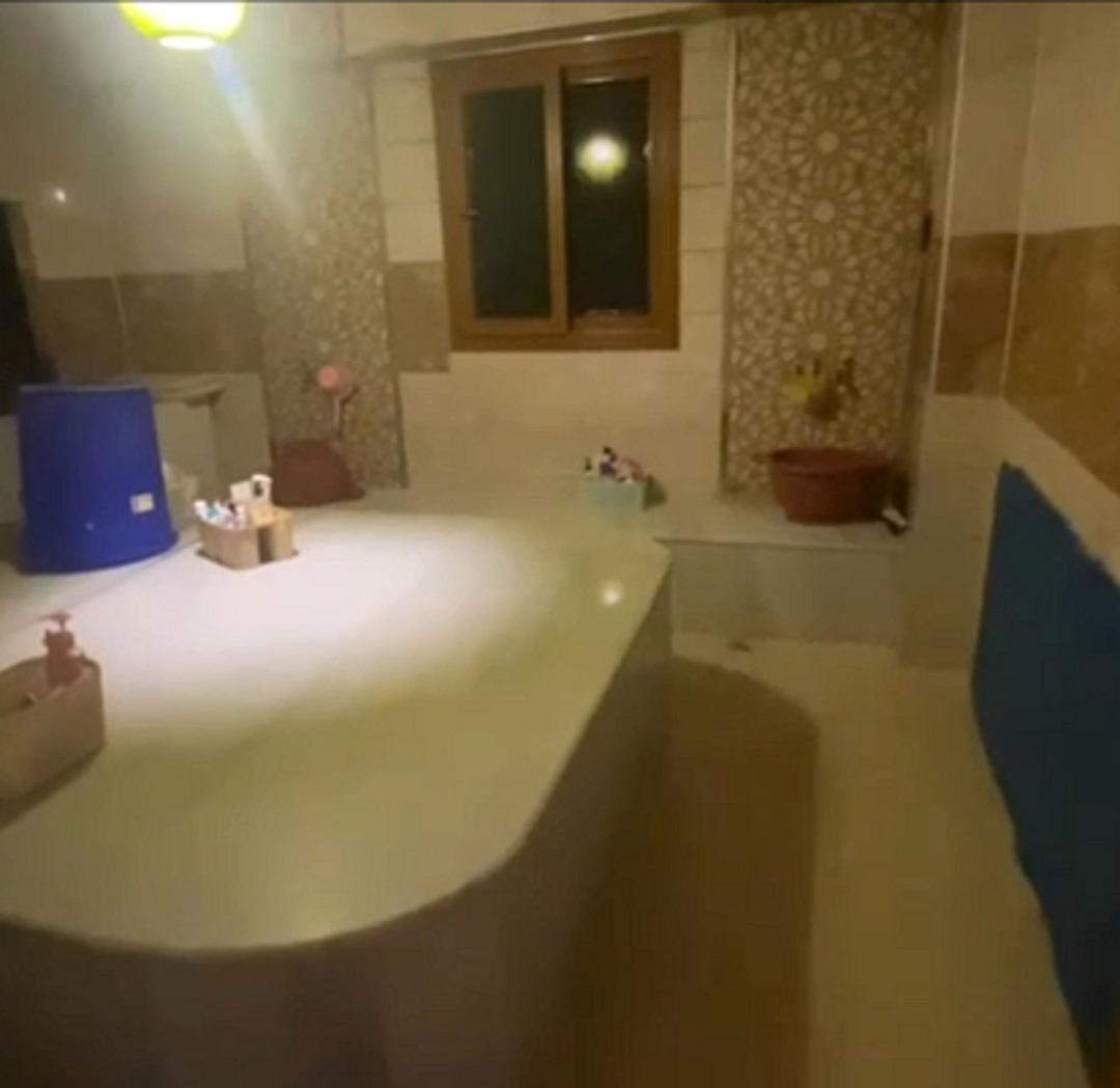 Dolabın arkasındaki gizli bölmeden fuhuş çıktı! 9 u birden yakalandı 2