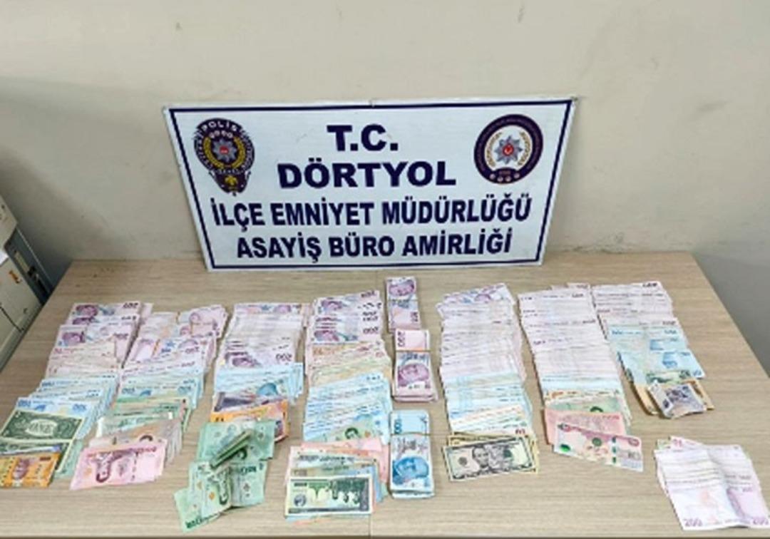 Dolabın arkasındaki gizli bölmeden fuhuş çıktı! 9 u birden yakalandı 4