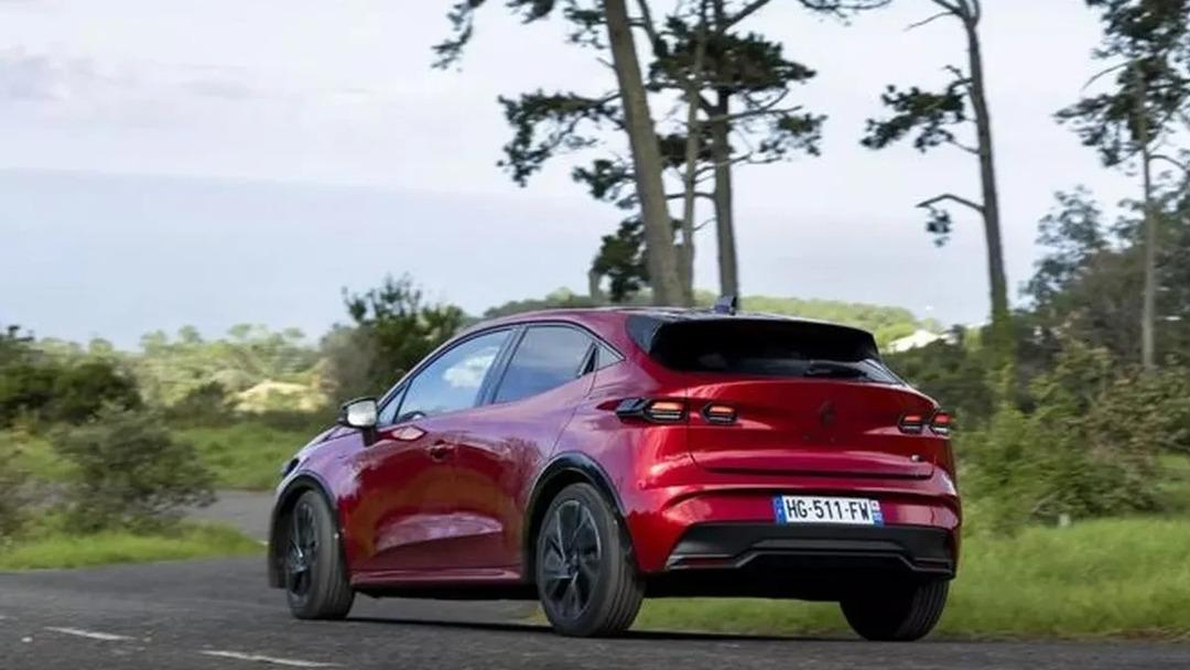 Renault Clio da yeni dönem başlıyor! 1 depoyla 1450 km yol gidecek 1