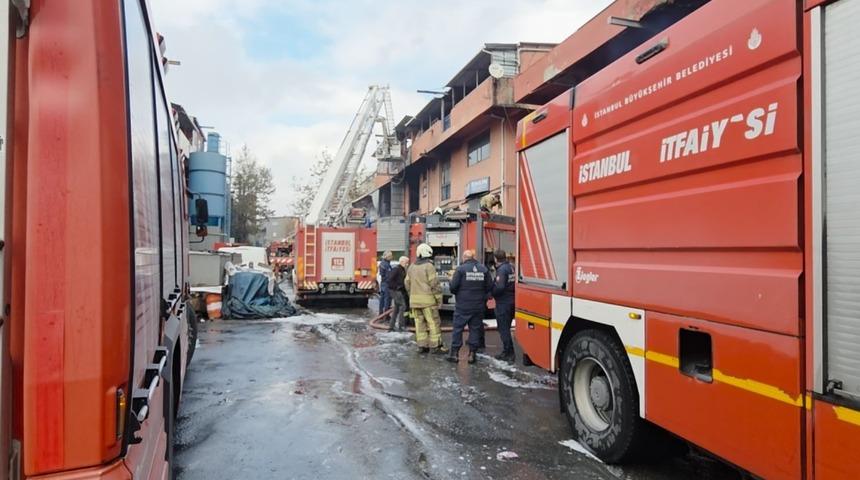 Başakşehir&rsquo;de plastik imalathanesinde yangın paniği