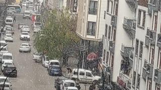 Van’da dolu yağışı şehri beyaza bürüdü