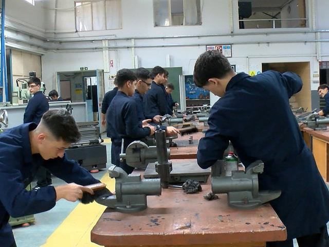 Lisede üretip 27 ülkeye ihraç ediyorlar!  