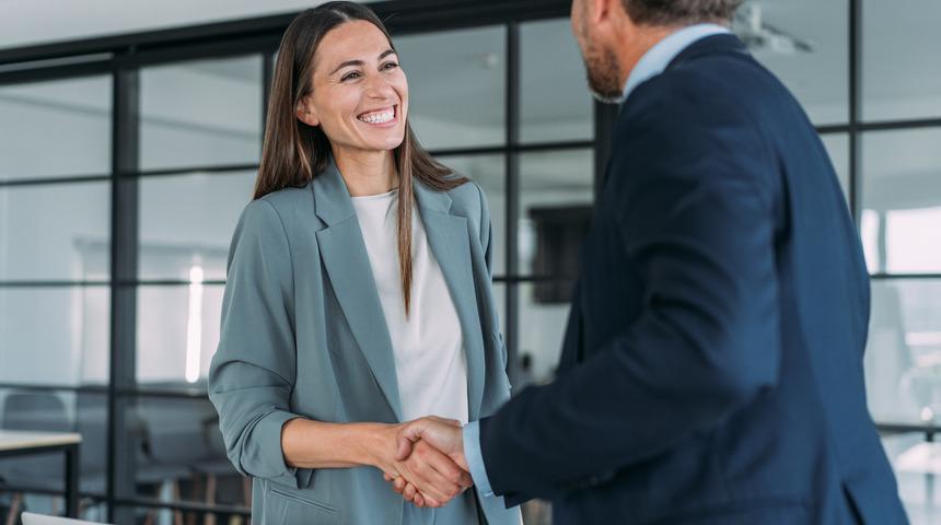 Bazen neden hiç tanımadığımız biri “tanıdık” gelir? Sebebi nedir?