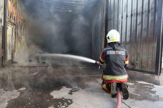 Mersin’de palet imalathanesinde çıkan yangın kontrol altına alındı 2