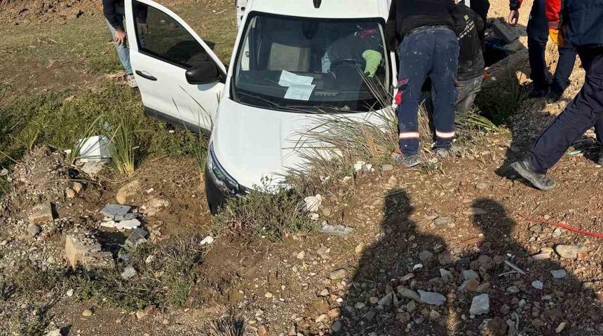 Batman’da otomobil su kanalına düştü: 1 yaralı