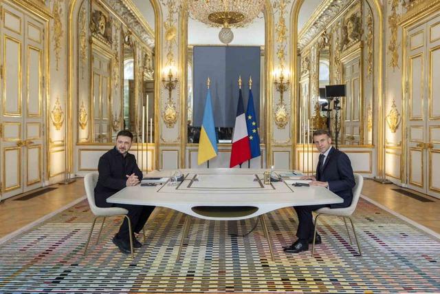 Zelenskiy, Macron ile bir araya geldi 1