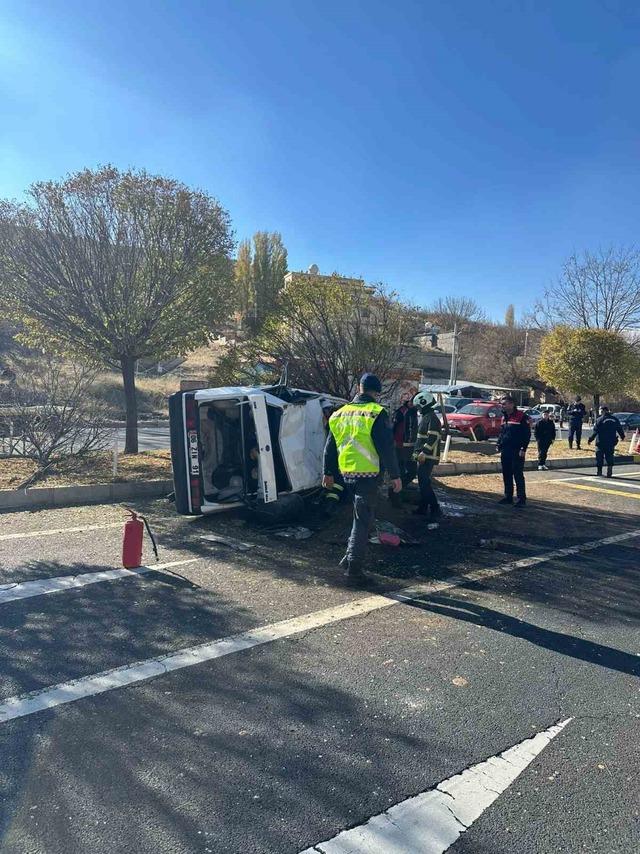 Mardin’de otomobil devrildi: 3 yaralı 1
