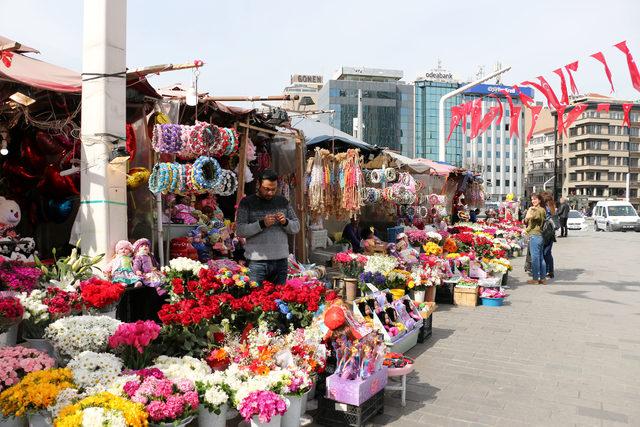 Taksim'deki yerleri değişecek çiçekcilerden 