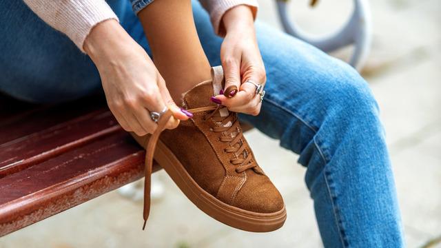 Ayakkabı bağcıkları neden kendiliğinden çözülür? Sebebi nedir?