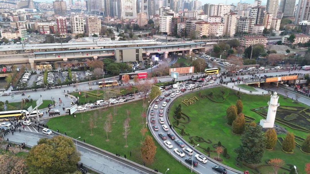 İstanbul da derbi trafiği! Yoğunluk y&uuml;zde 85 lere ulaştı 2