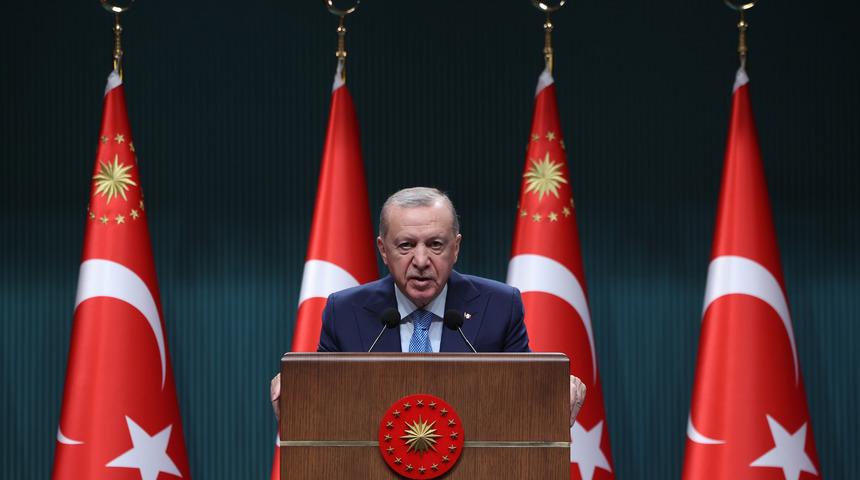 Cumhurbaşkanı Erdoğan'dan Kabine sonrası &ouml;nemli a&ccedil;ıklamalar: "T&uuml;rkiye hedeflerine er ya da ge&ccedil; ulaşacaktır"