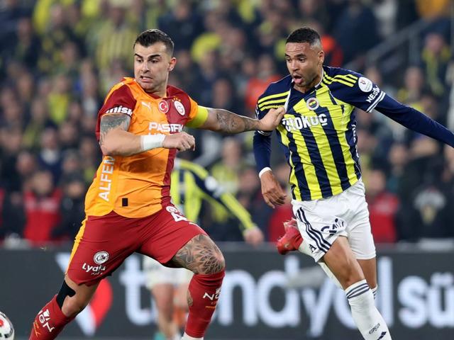 Kadıköy'de olay yaratan protesto! Tüm tribünler onu yuhaladı