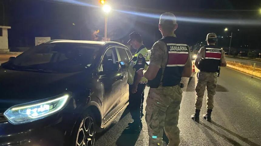 Yer: Bartın! Jandarma ceza yazdığı kişinin kimliğini &ouml;ğrenince pişman oldu, cezayı kendi cebinden &ouml;dedi