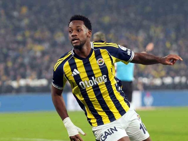Jhon Duran Fenerbahçe'yi ipten almaya devam ediyor!
