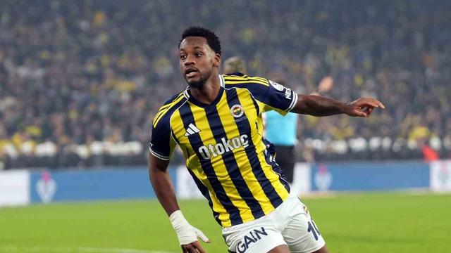 Jhon Duran Fenerbahçe'yi ipten almaya devam ediyor!