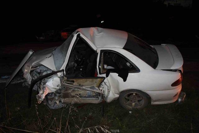 Amasya’da iki otomobil kafa kafaya çarpıştı: 8 yaralı 1