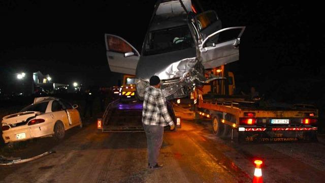 Amasya’da iki otomobil kafa kafaya çarpıştı: 8 yaralı