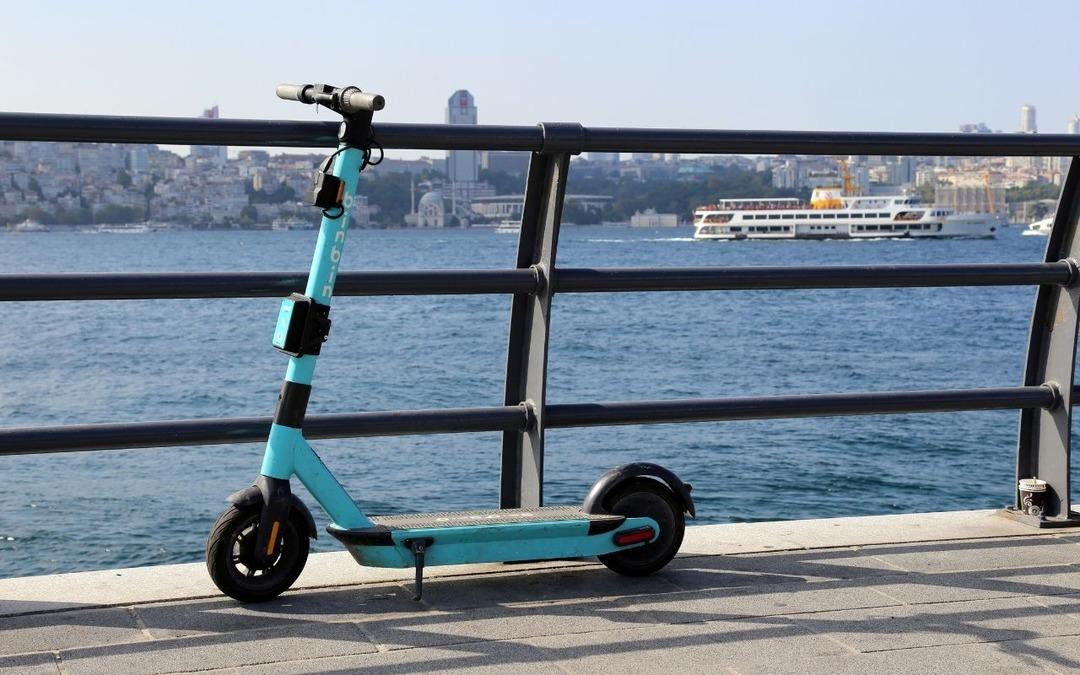 Elektrikli skuter kullanıcıları i&ccedil;in şartlar değişti: Yerlilik şartı geldi!  1