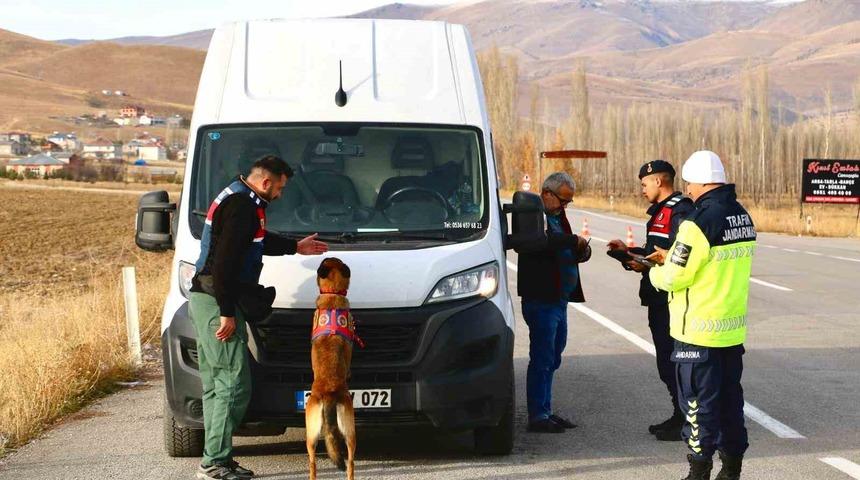 Araçlara kış denetimi: Jandarma lastik ve donanımları kontrol etti