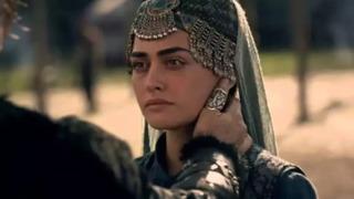 Esra Bilgiç oyunculuğa ara verdi! Kazancı reklamdan...