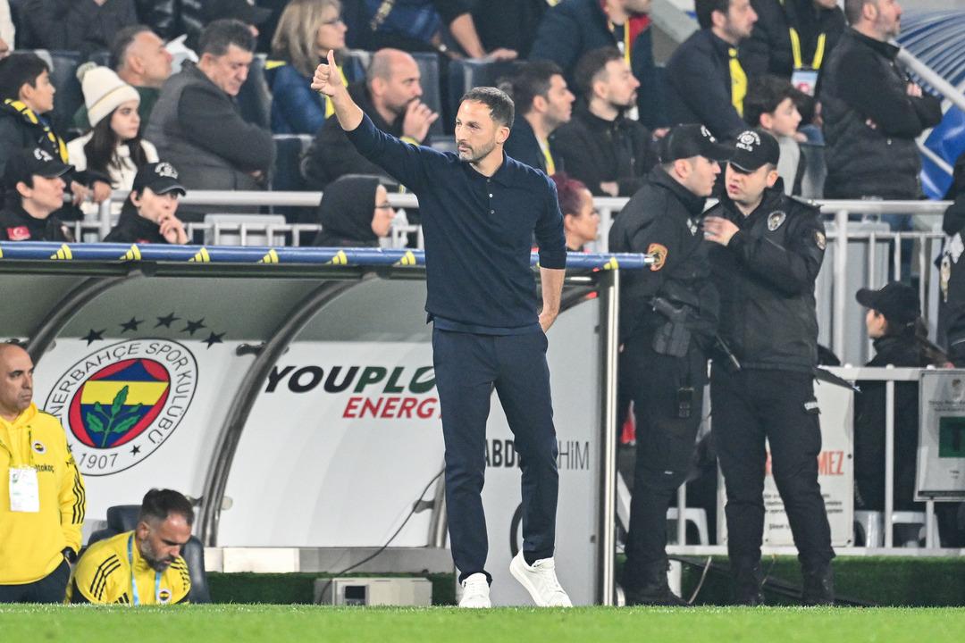 Tedesco k&uuml;plere bindi! Galatasaray derbisi sonrası o soruyu duyunca sinirlendi, yanıtı sert oldu 2