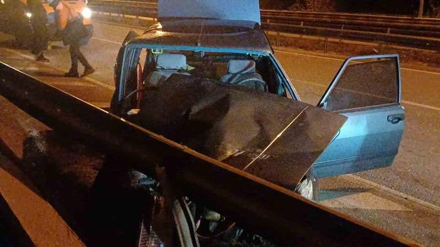 Çorum’da otomobil bariyerlere çarptı: 1 yaralı 2