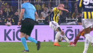 Dünya derbideki bu pozisyonu konuştu! Maçın son düdüğü çalar çalmaz açıklama...