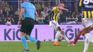 Dünya derbideki bu pozisyonu konuştu! Maçın son düdüğü çalar çalmaz açıklama...