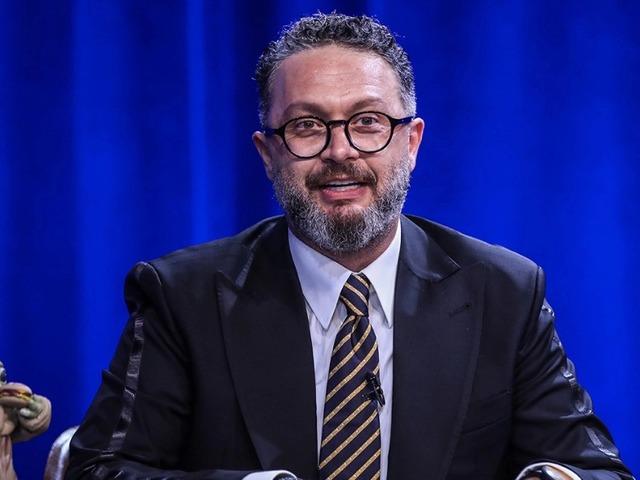 Aşka geldi! Yeni sevgilisiyle ilk kare... 