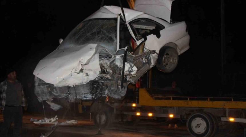 Amasya&rsquo;da iki otomobilin &ccedil;arpıştığı feci kazada kamerada