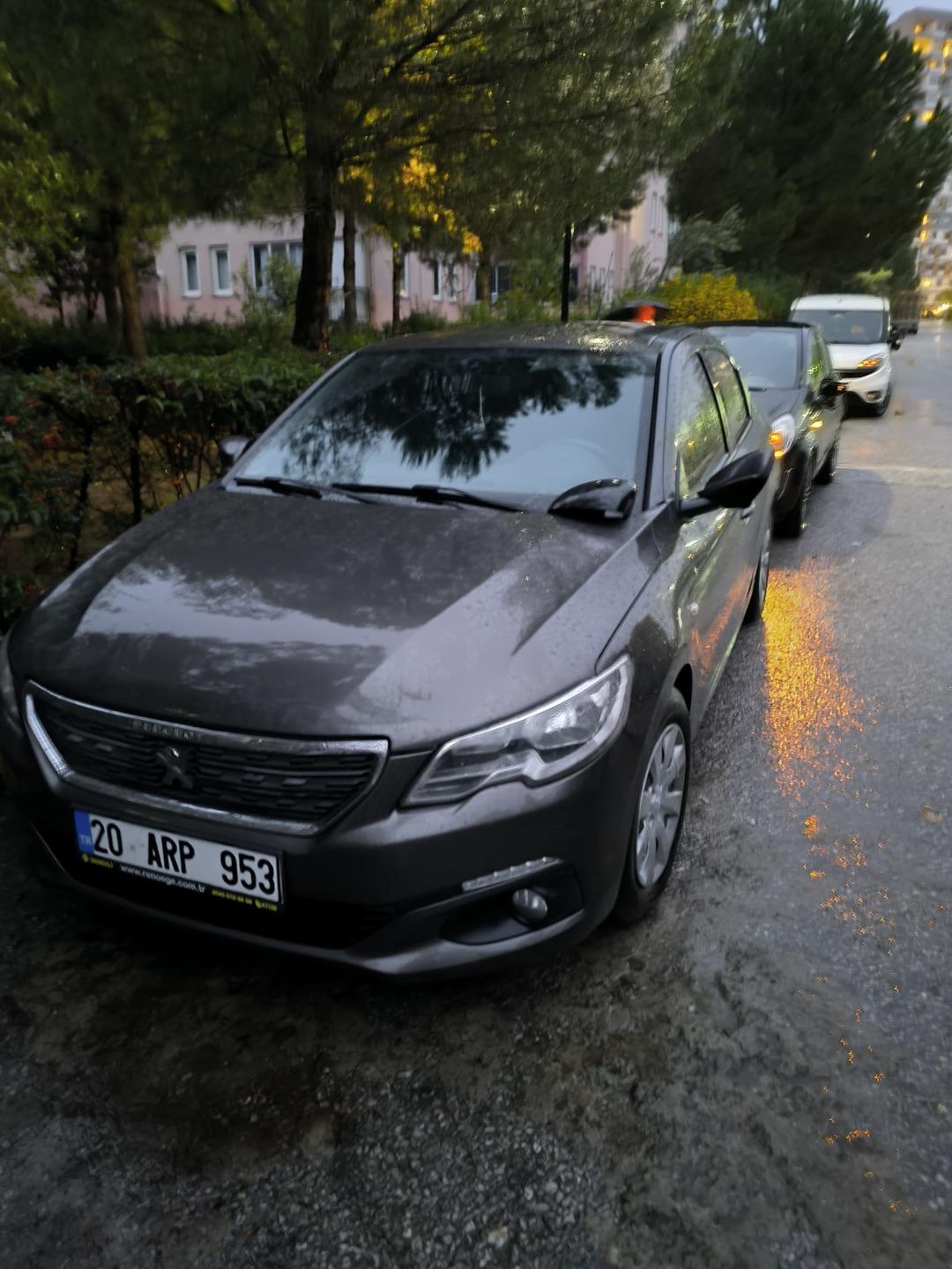 Avukat eline aldığı sopayla 40 araca zarar verdi!  1