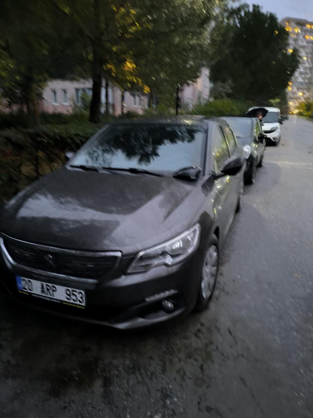 Avukat eline aldığı sopayla 40 araca zarar verdi!  4