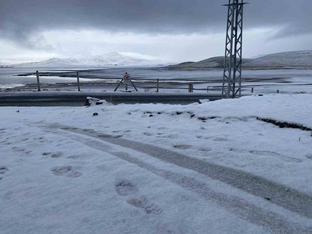 Patnos’ta mevsimin ilk karı yağdı 2