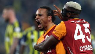 Osimhen'den art arda derbi paylaşımları!