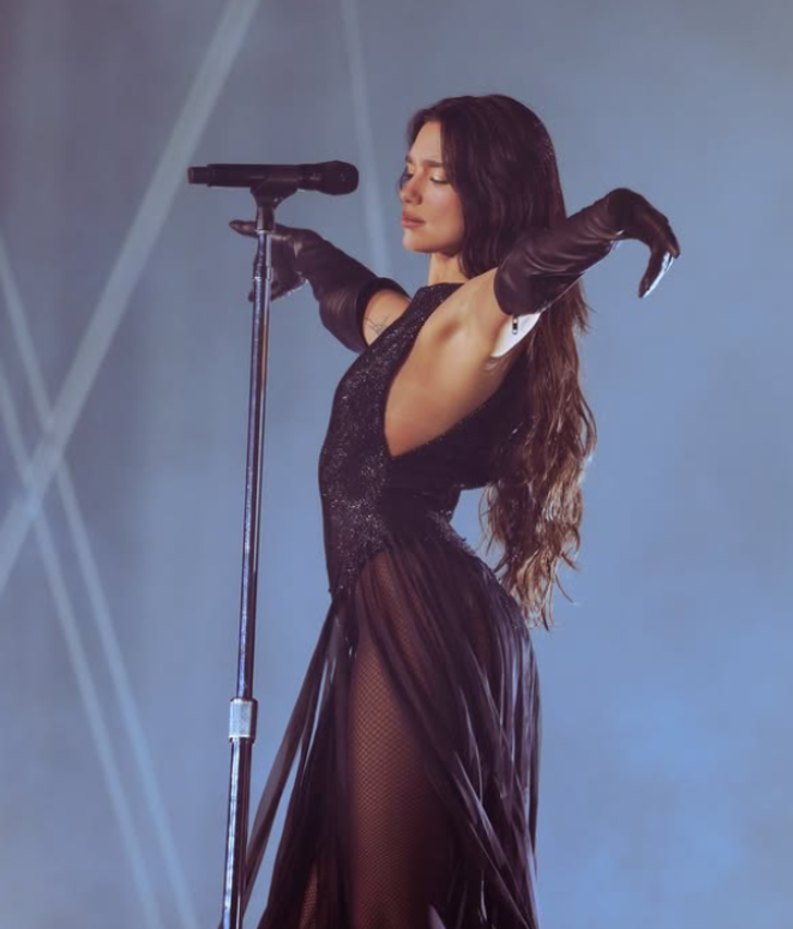 Dua Lipa: Sahnede parlayan formunun sırrı G2