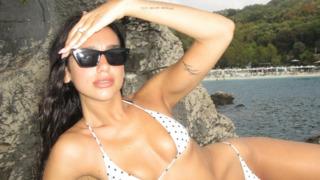 Dua Lipa: Sahnede parlayan formunun sırrı