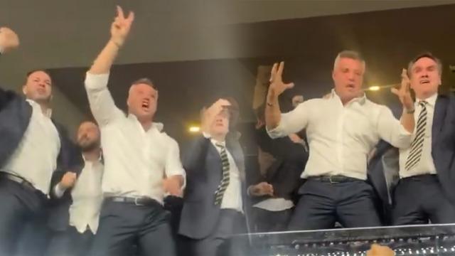 Uzatmalarda gelen gol sonrası Sadettin Saran kendinden geçti! Sevinci sırasında Okan Buruk'un ismini haykırdı 