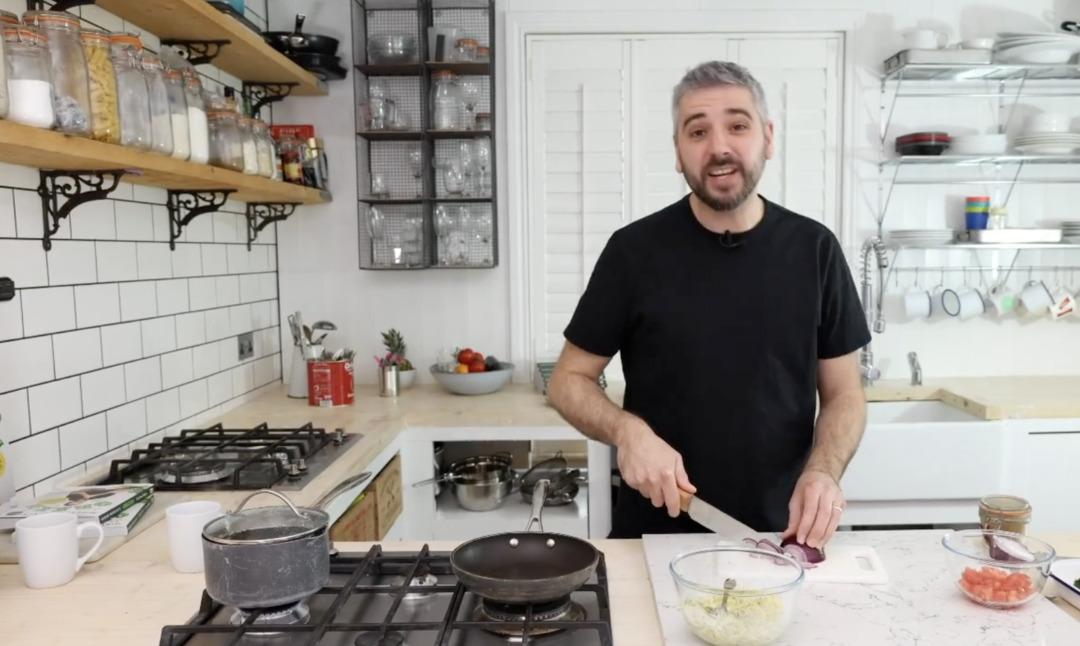 Ünlü şef mutfakta özel sırlarını açıkladı: İtalyanları kızdıracak gizli tarifini paylaştı! 1