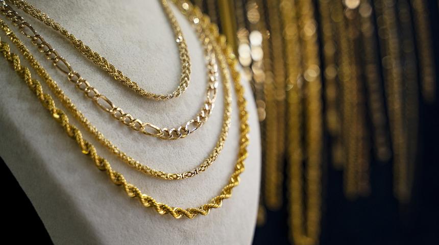 Hırsızlık için kuyumcuya girdi! 801 bin TL'lik kolyeyi bakın nasıl çaldı! 