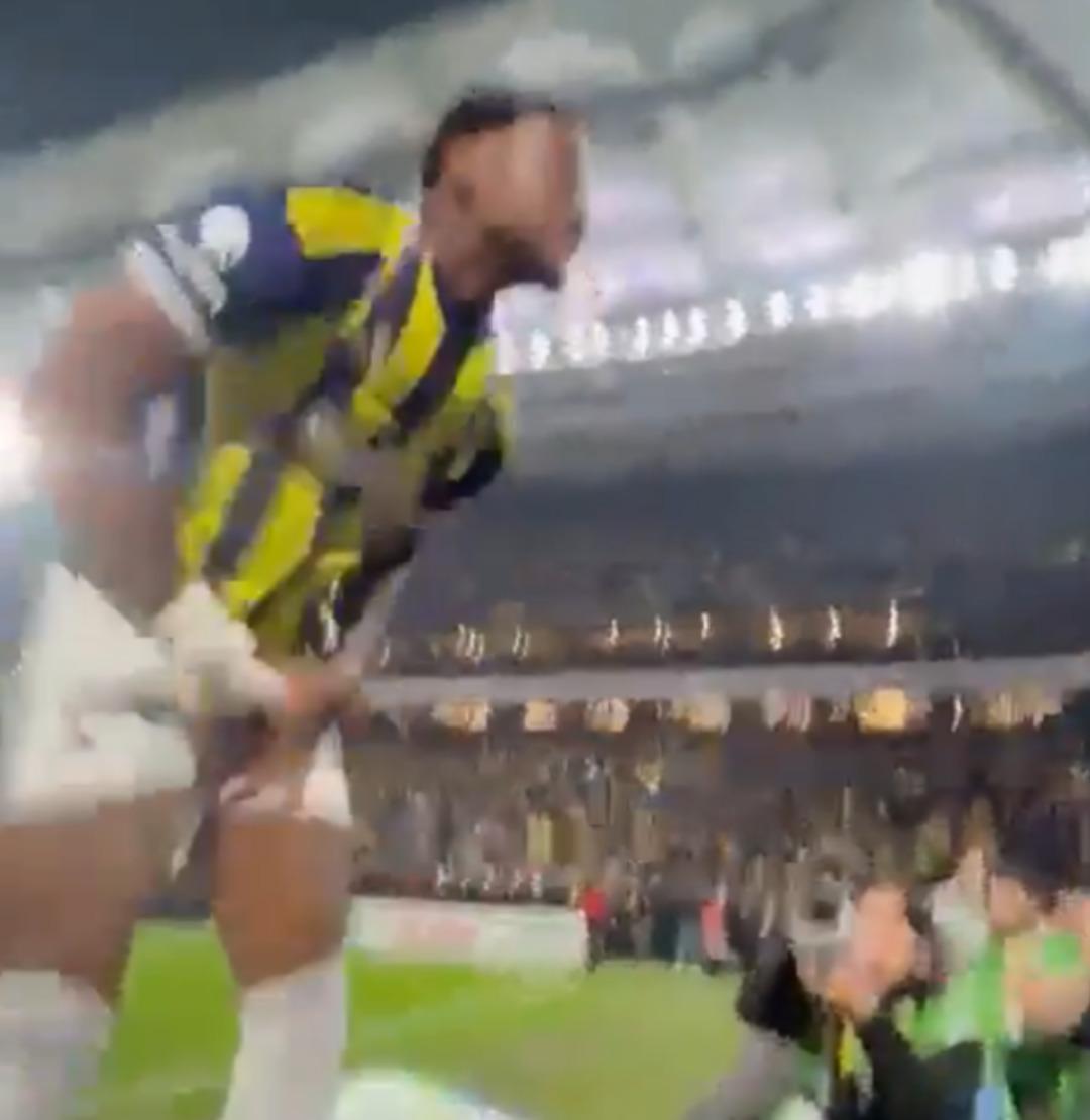 Jhon Duran ın gol sevinci derbiyi karıştırdı! Galatasaray taraftarından büyük tepki 6